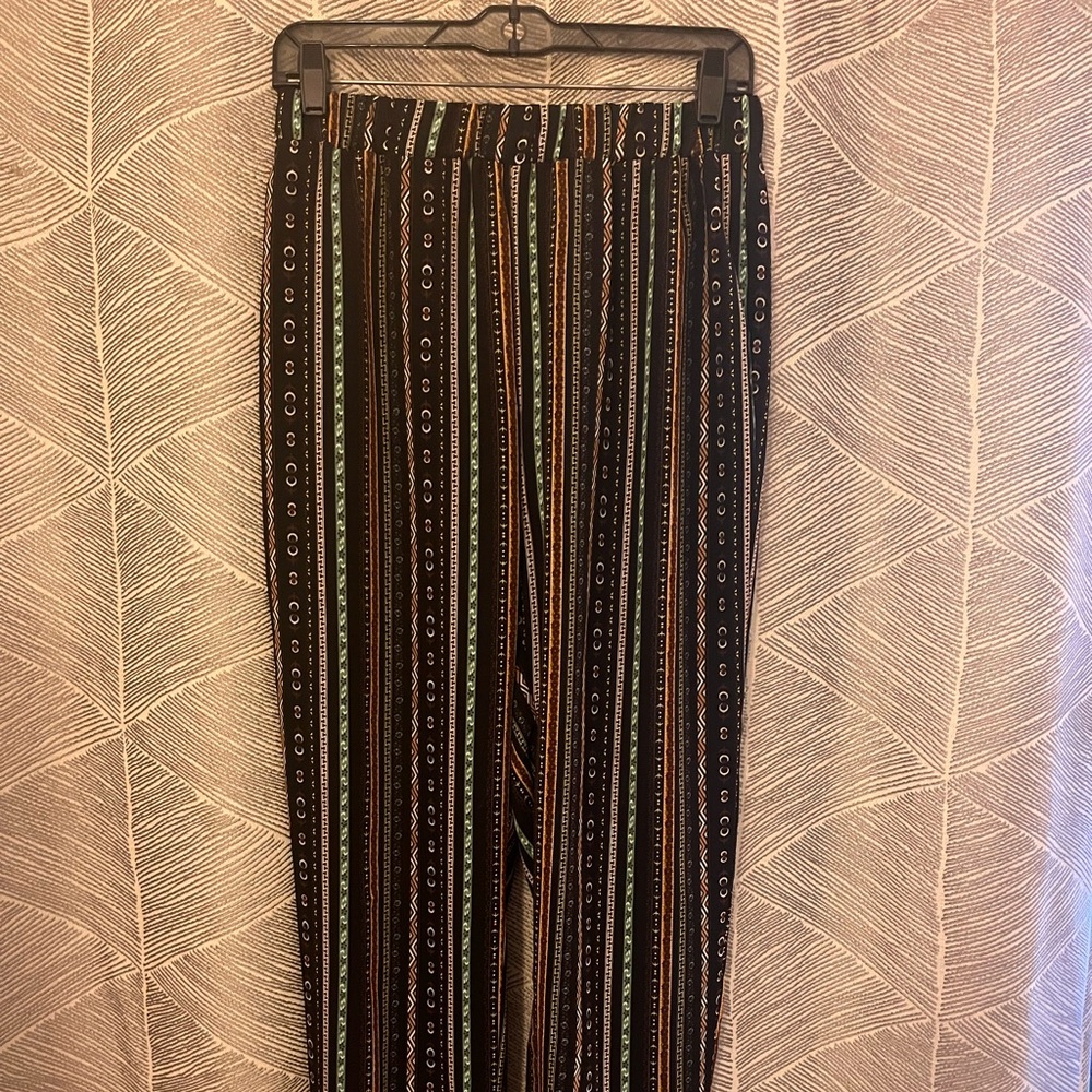 💙 3 for $15 or 5 for $25 black patterned pants